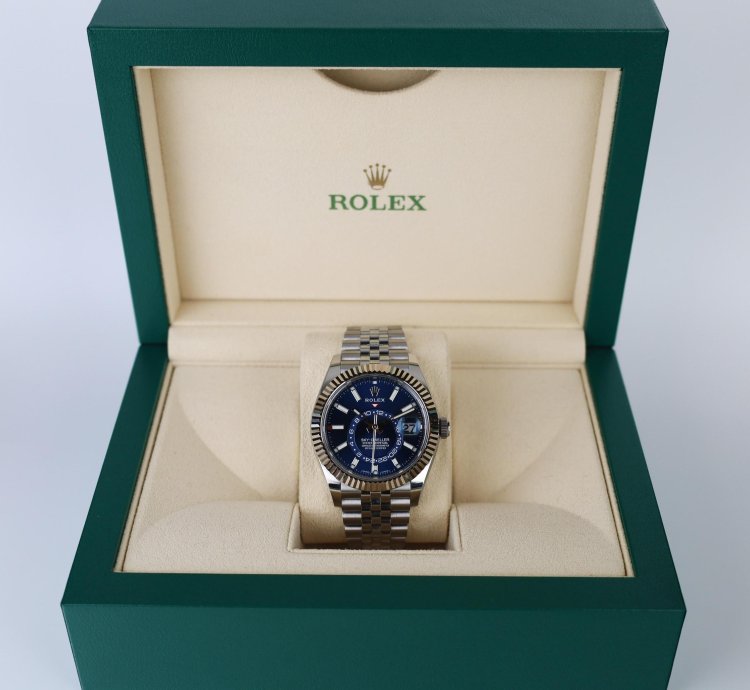 Rolex Sky-dweller 42mm Fluted Bezel Stainless Steel Blue Index Dial Jubilee Bracelet 326934