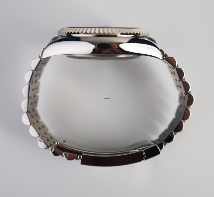 Rolex Sky-dweller 42mm Fluted Bezel Stainless Steel Blue Index Dial Jubilee Bracelet 326934