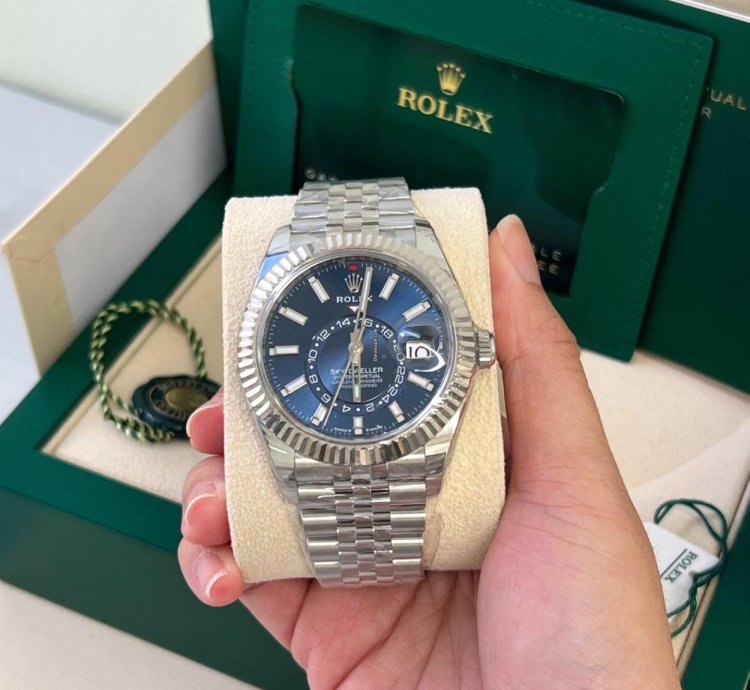 Rolex Sky-dweller 42mm Steel Blue Dial Jubilee