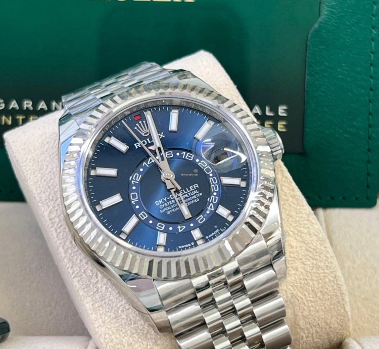 Rolex Sky-dweller 42mm Steel Blue Dial Jubilee