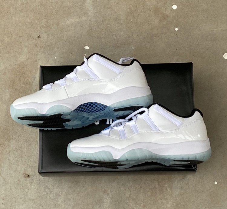 Air Jordan 11 Retro Low Legend Blue