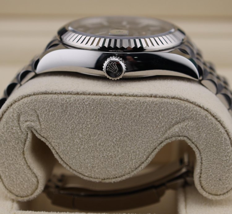 Rolex Sky-dweller Black Dial Jubilee Bracelet 336934 Full Set