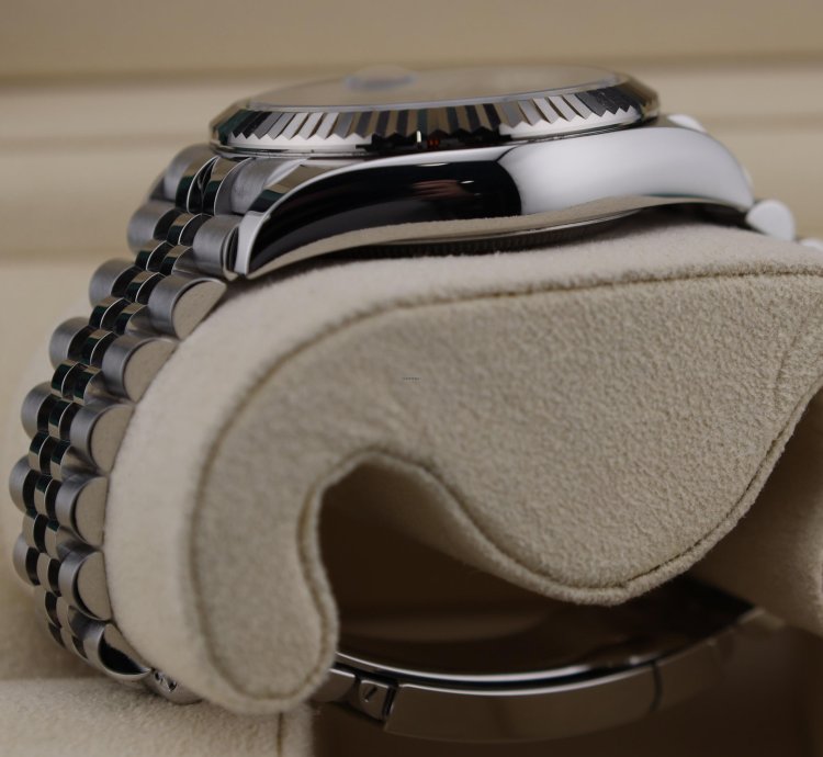 Rolex Sky-dweller Black Dial Jubilee Bracelet 336934 Full Set
