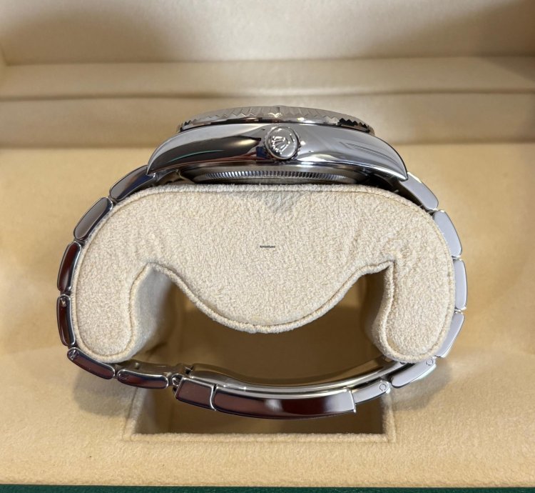 Rolex Sky-dweller Black Dial Oyster - 326934 - 2023