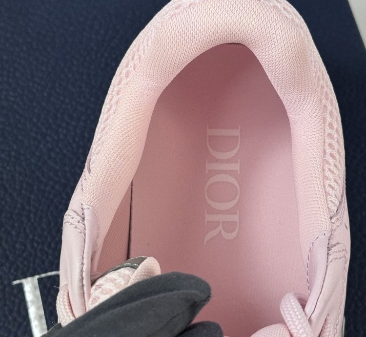 B22 Low Top Sneakers