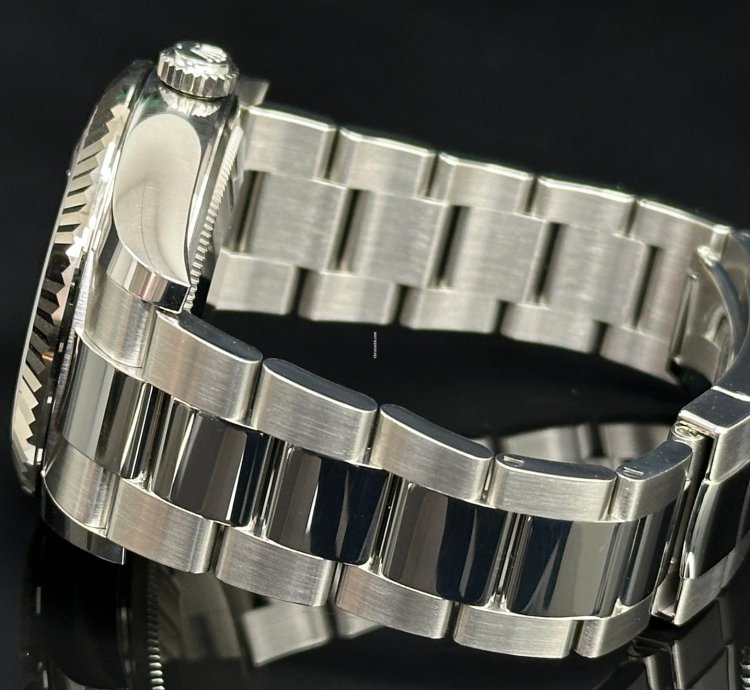 Rolex Sky-dweller Black Dial Oyster Bracelet 2024