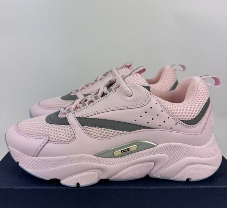 B22 Low Top Sneakers