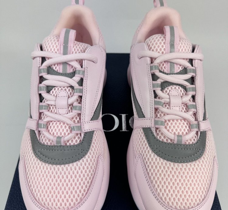 B22 Low Top Sneakers