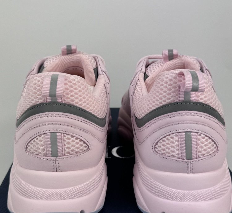 B22 Low Top Sneakers