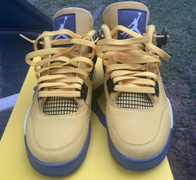 Air Jordan 4 Retro Lighting 2021