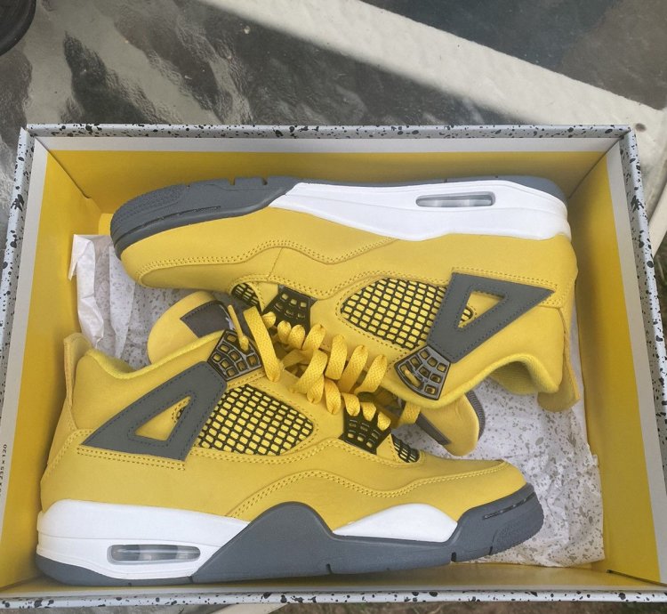 Air Jordan 4 Retro Lighting 2021