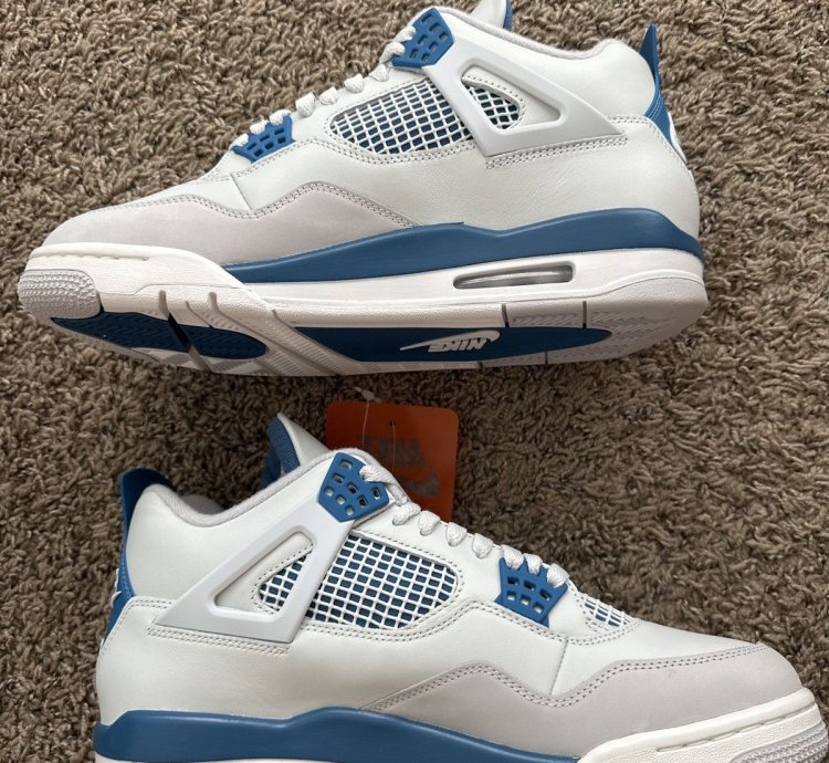 Air Jordan 4 Retro Military Blue