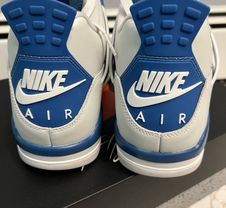 Air Jordan 4 Retro Military Blue Size 10 5
