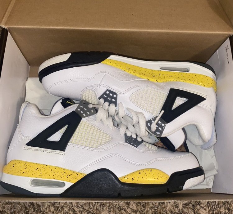 Air Jordan 4 Retro Tour Yellow