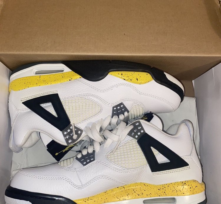 Air Jordan 4 Retro Tour Yellow