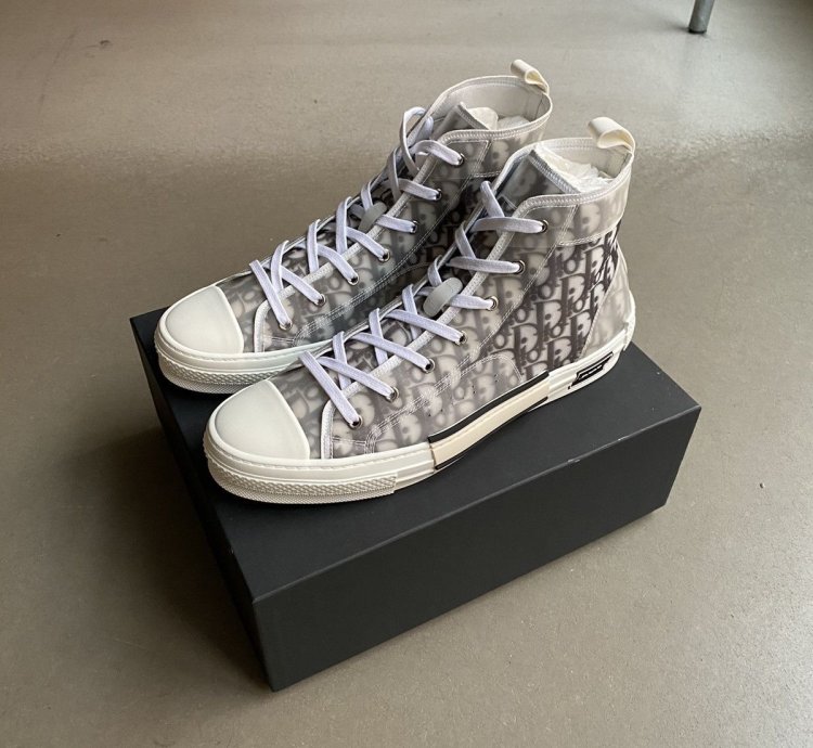 B23 High-top Sneaker