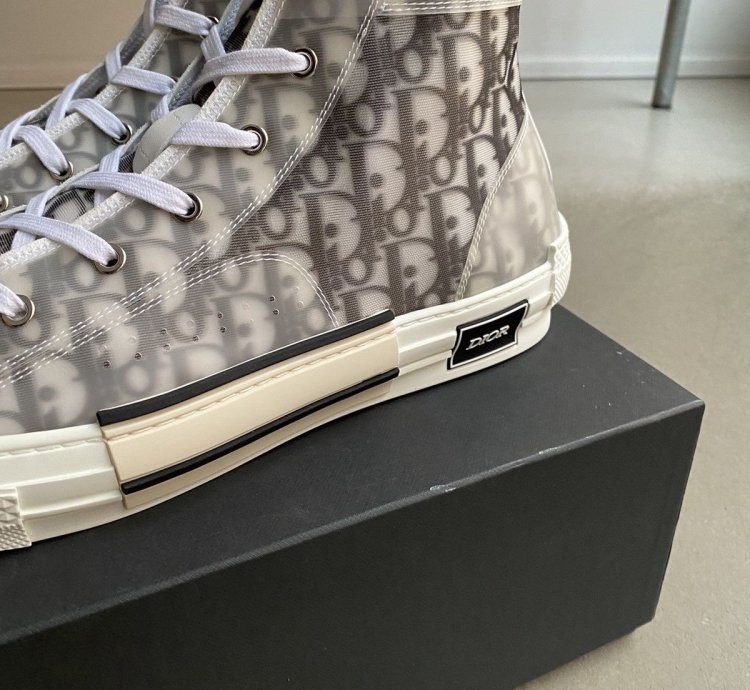 B23 High-top Sneaker