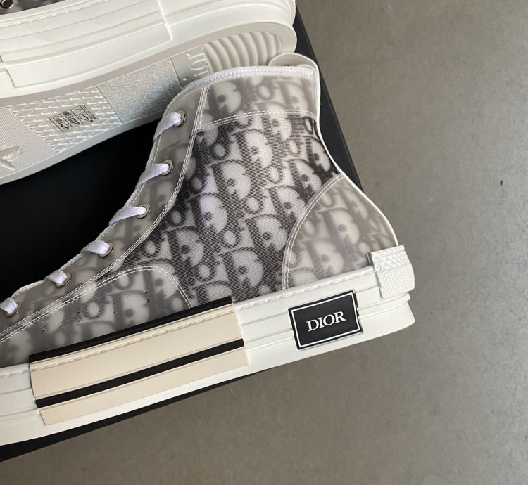 B23 High-top Sneaker
