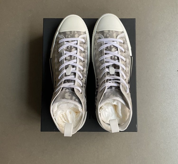 B23 High-top Sneaker