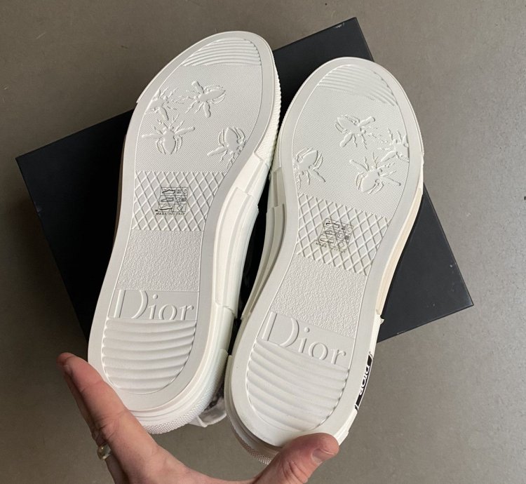 B23 High-top Sneaker