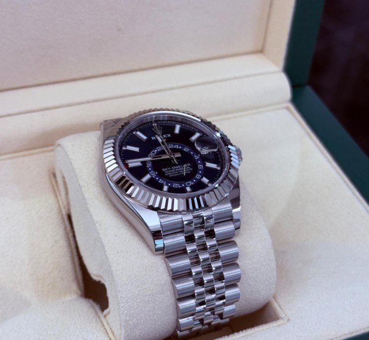 Rolex Sky-dweller Blu Nuovo 2025 Jubilee Full Set Con Documenti Scatola Rolex