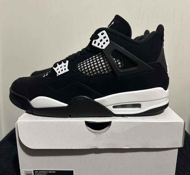 Air Jordan 4 White Thunder