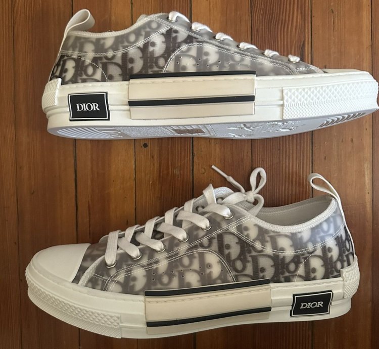 B23 Low-top Sneaker