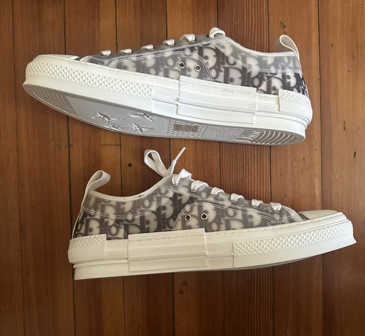 B23 Low-top Sneaker