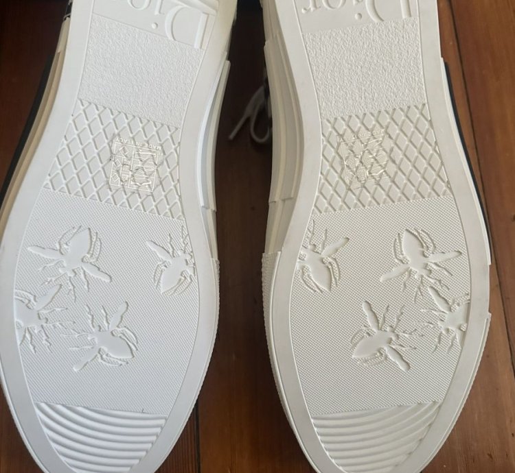 B23 Low-top Sneaker