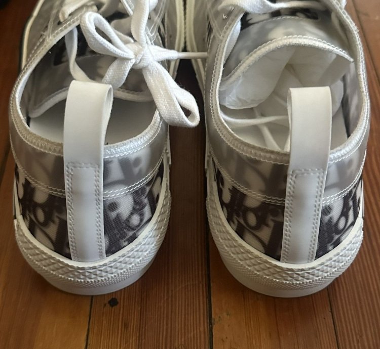 B23 Low-top Sneaker