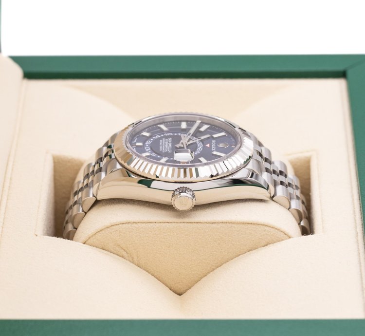 Rolex Sky-dweller Blue Dial Jubilee New Unworn Box And Papers 2022 326934
