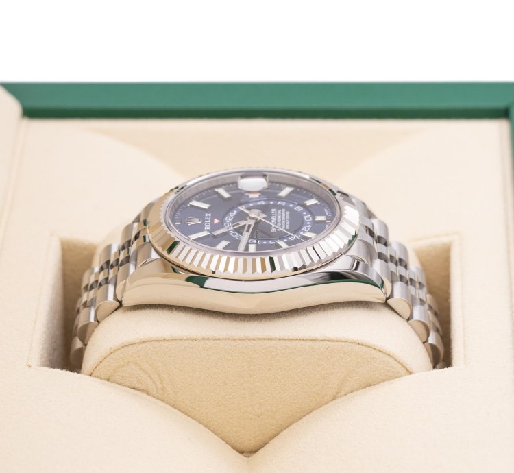 Rolex Sky-dweller Blue Dial Jubilee New Unworn Box And Papers 2022 326934