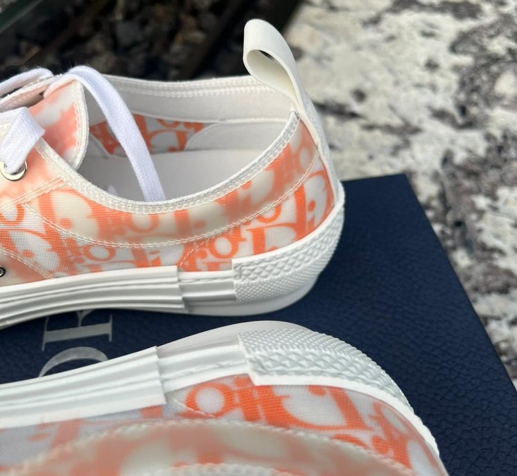 B23 Lt Oblique Low Top Sneakers In Orange