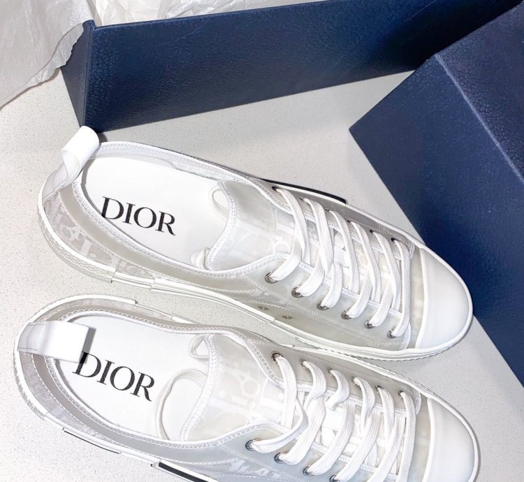 B23 Oblique Low Top Sneakers