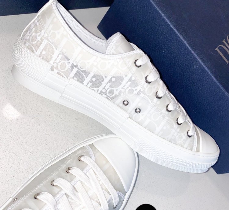 B23 Oblique Low Top Sneakers
