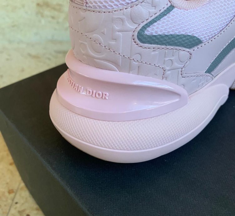 B24 Low Top Sneakers In Pink