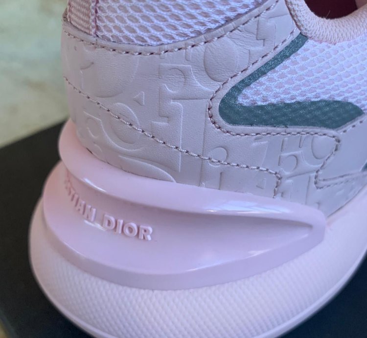 B24 Low Top Sneakers In Pink
