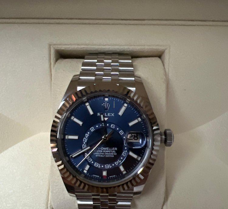 Rolex Sky-dweller Blue In Stock Jubilee-band 06 22 Unworn Lc100
