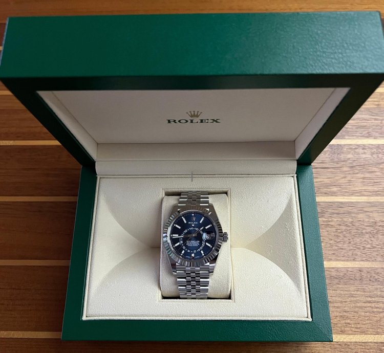 Rolex Sky-dweller Blue In Stock Jubilee-band 06 22 Unworn Lc100