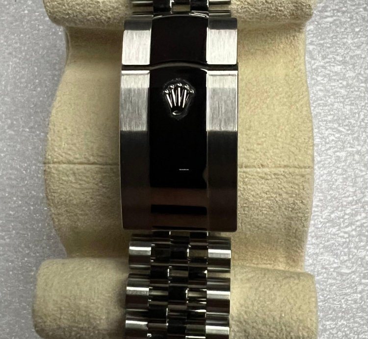 Rolex Sky-dweller Blue In Stock Jubilee-band 06 22 Unworn Lc100