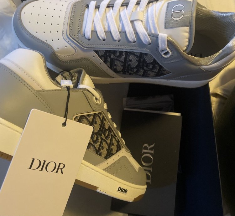 B27 Low Top Sneaker brand New