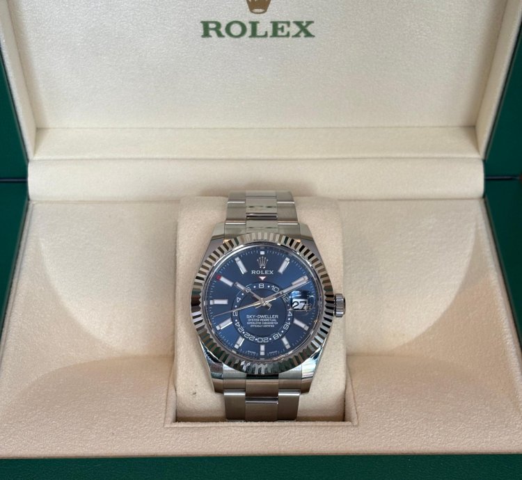Rolex Sky-dweller Blue New Unworn Year 2021 Full Set With Original Receipt