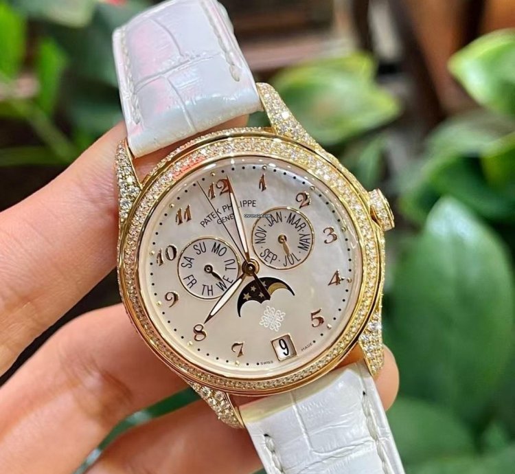 Patek Philippe Annual Calendar 4937r-001