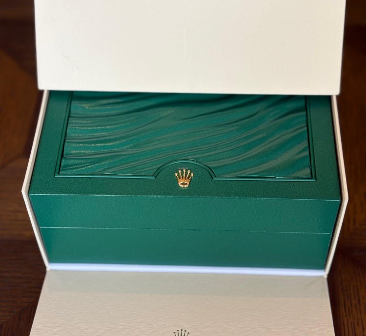 Rolex Sky-dweller Blue New Unworn Year 2021 Full Set With Original Receipt