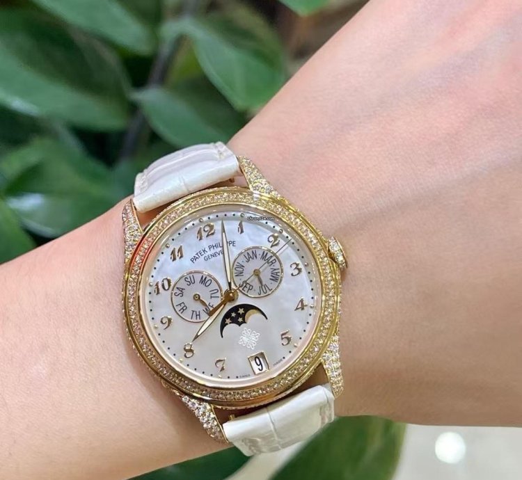 Patek Philippe Annual Calendar 4937r-001