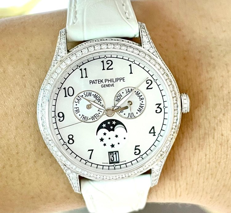 Patek Philippe Annual Calendar 4948g 010
