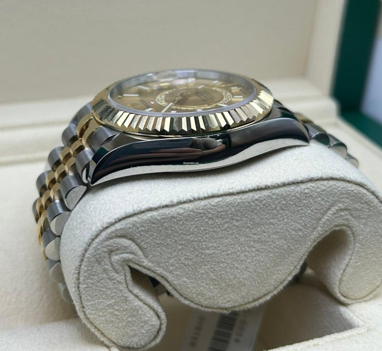 Rolex Sky-dweller Champagne Dial 326933 Jubilee Bracelet New
