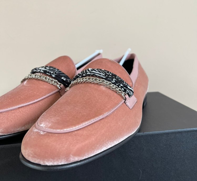 Bandana Chain Velvet Loafer In Salmon