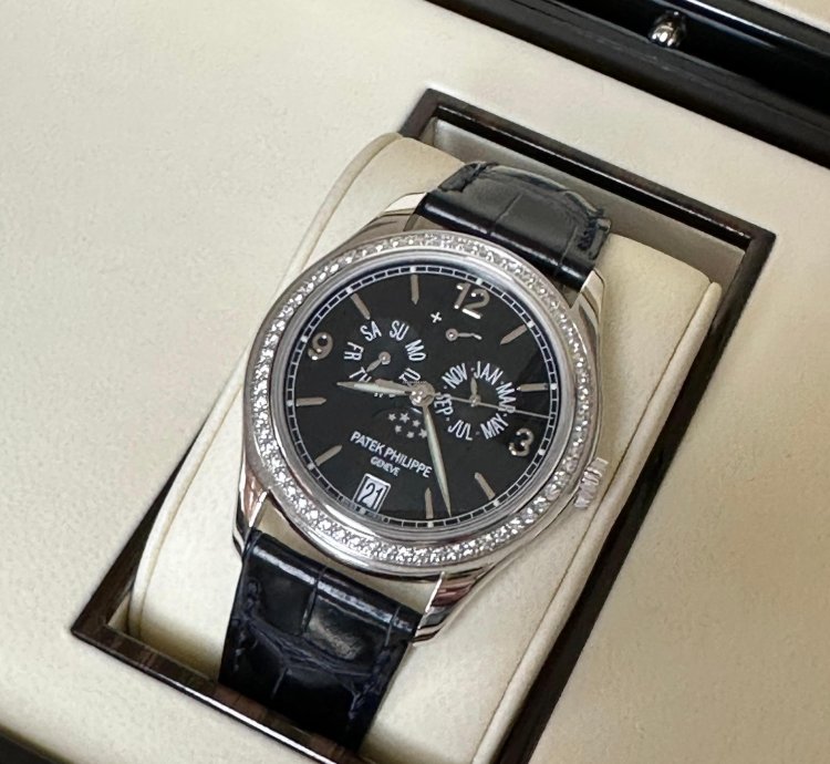 Patek Philippe Annual Calendar 5147g-001