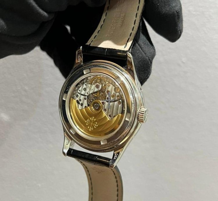 Patek Philippe Annual Calendar 5147g-001